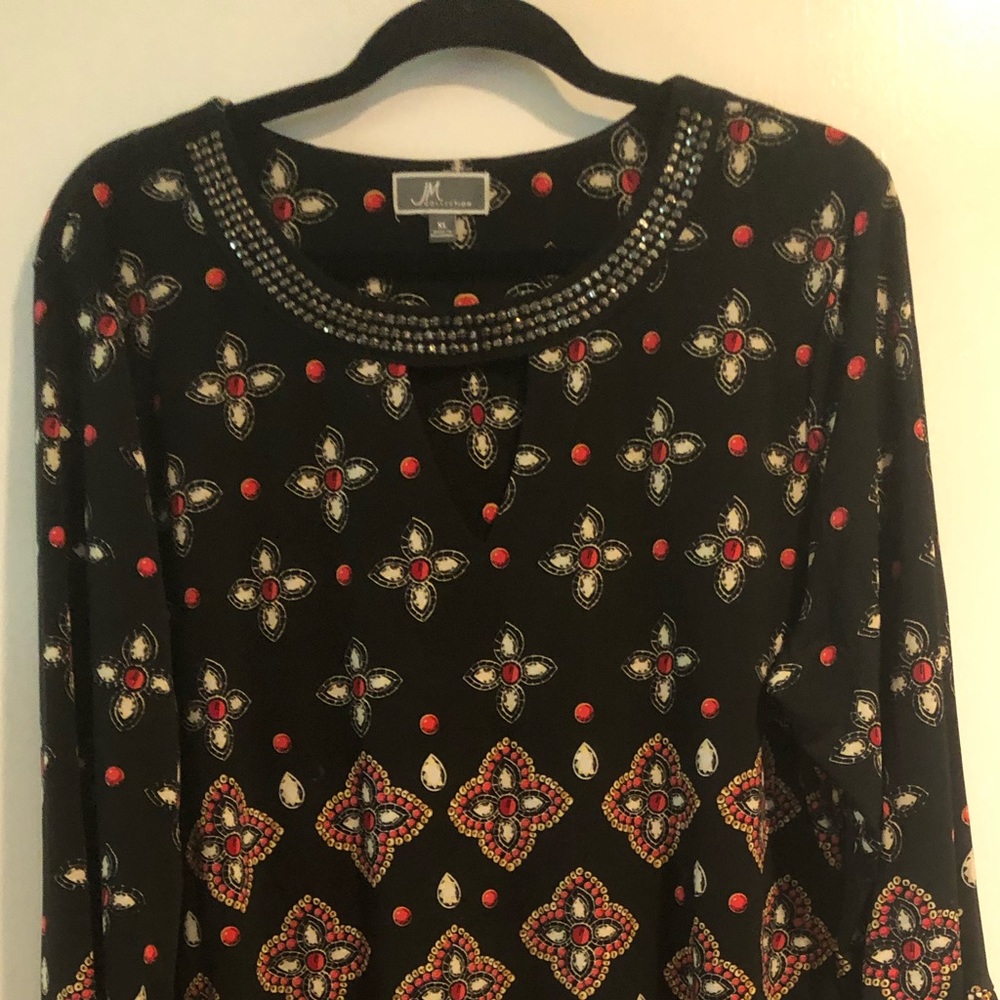 Black/red top